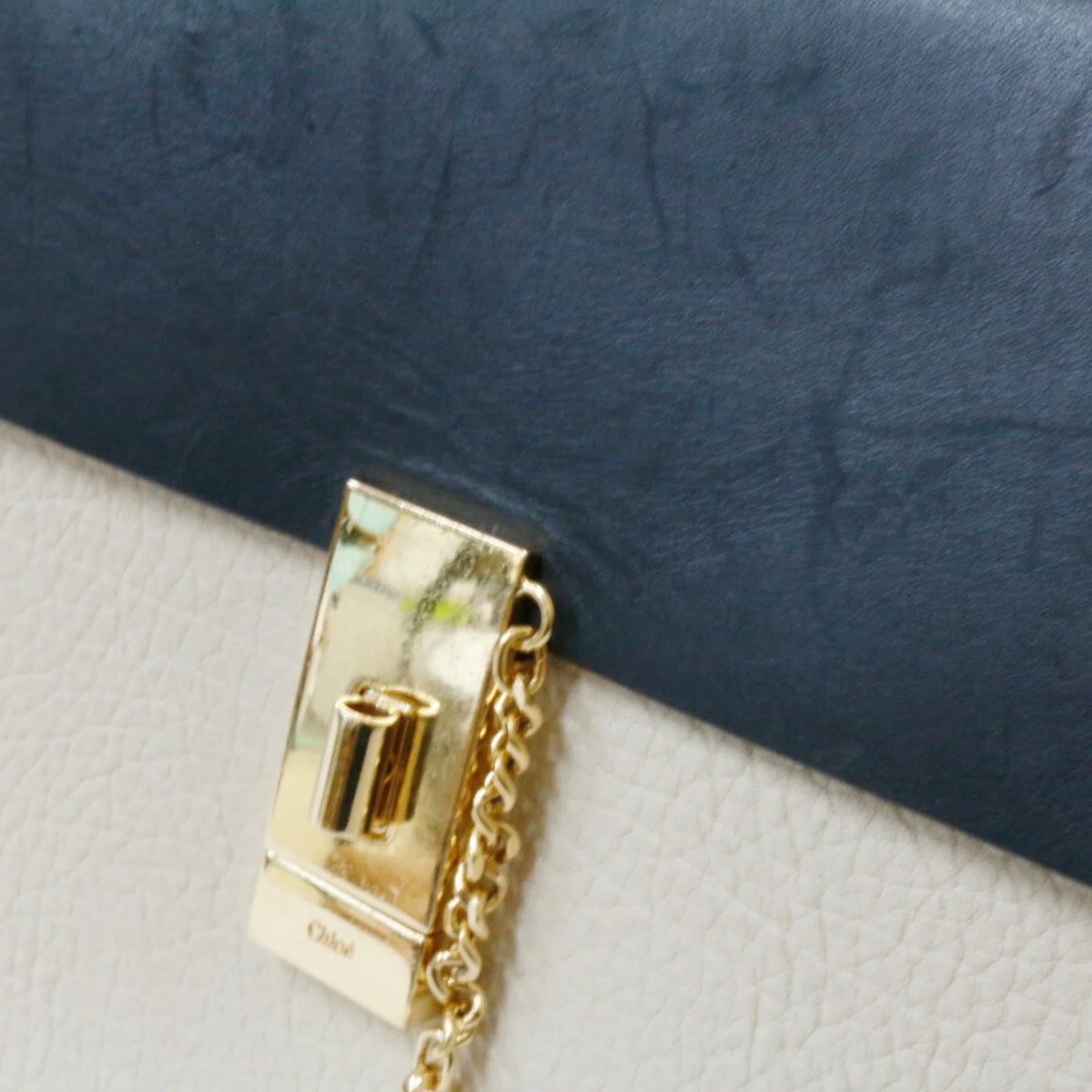 Chloé Beige,Black Leather Shoulder Pre-Owned (Fair) Bag