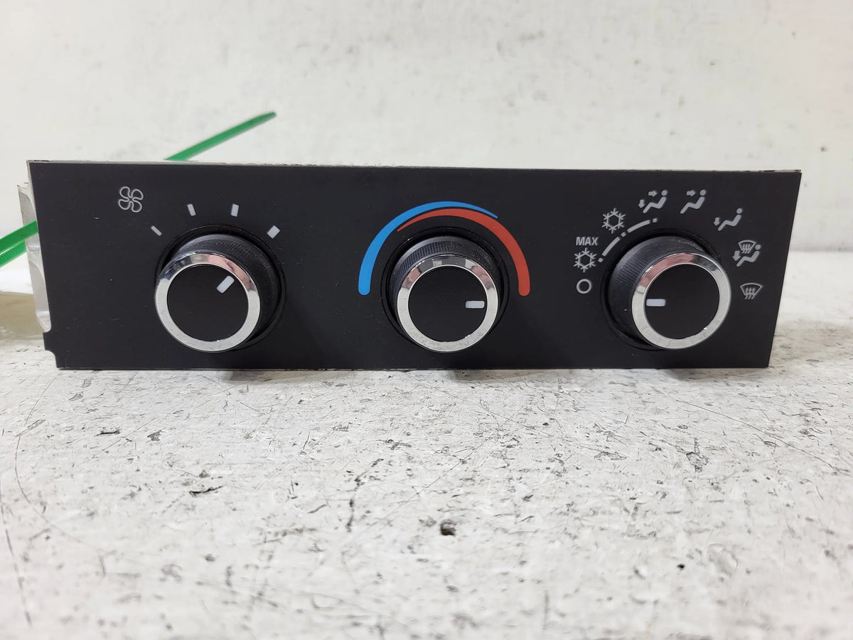 AC Temperature Chevrolet LKQ 2017 Heat 3500 OEM Express (Good) Pre-Owned Control Unit Van
